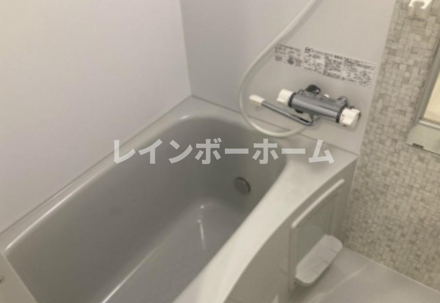 バス・シャワールーム　コンパクトで使いやすいお風呂です