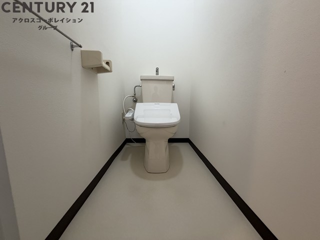 トイレ　シンプルで掃除のしやすいトイレです♪