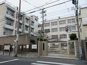 小学校　大阪市立瓜破西小学校（小学校）まで739m