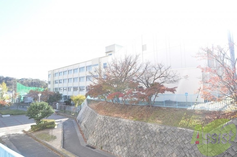 中学校　神戸市立高倉中学校（中学校）まで1838m