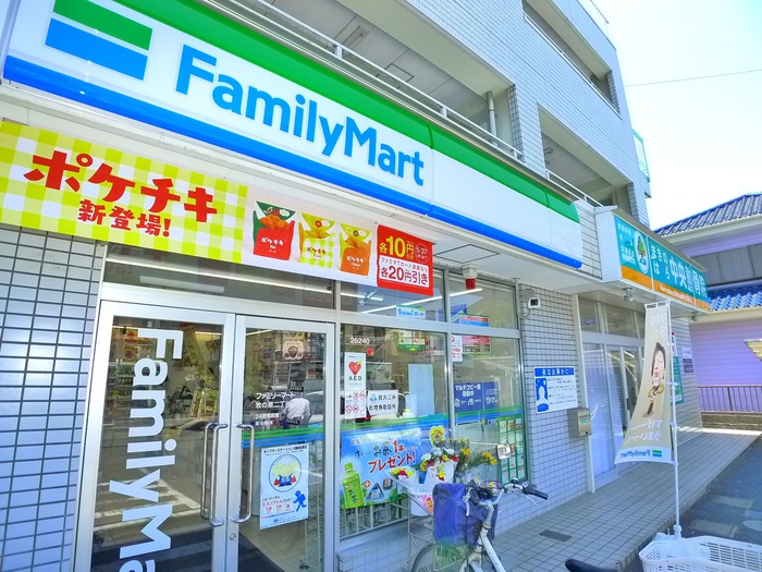 コンビニ　ファミリーマート（コンビニ）まで253m