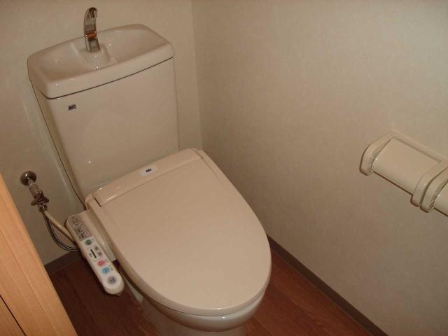 山陽電鉄本線 飾磨駅 徒歩10分 2階建 築19年のトイレ写真
