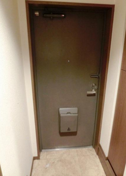 玄関　※別部屋の参考写真です。