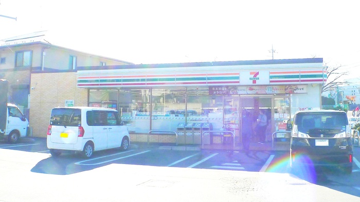 コンビニ　セブンイレブン（コンビニ）まで850m