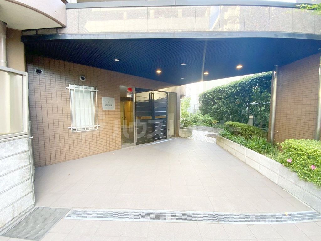 エントランス　駐車場