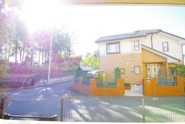 眺望　★南面は道路の為日当たり良好★