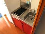 キッチン　部屋によりコンロの形状が異なる場合がございます（現況優先）