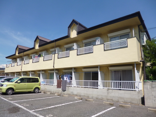 建物外観　目の前が駐車場なので遮るものがありません。
