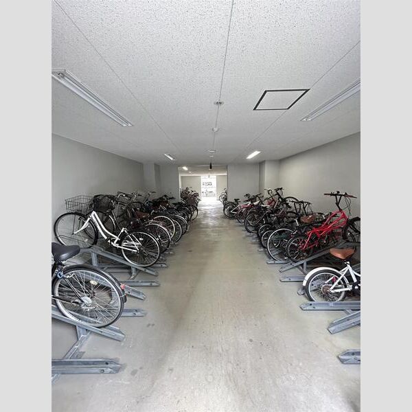 地下鉄御堂筋線 江坂駅 徒歩7分 14階建 築12年の外観写真