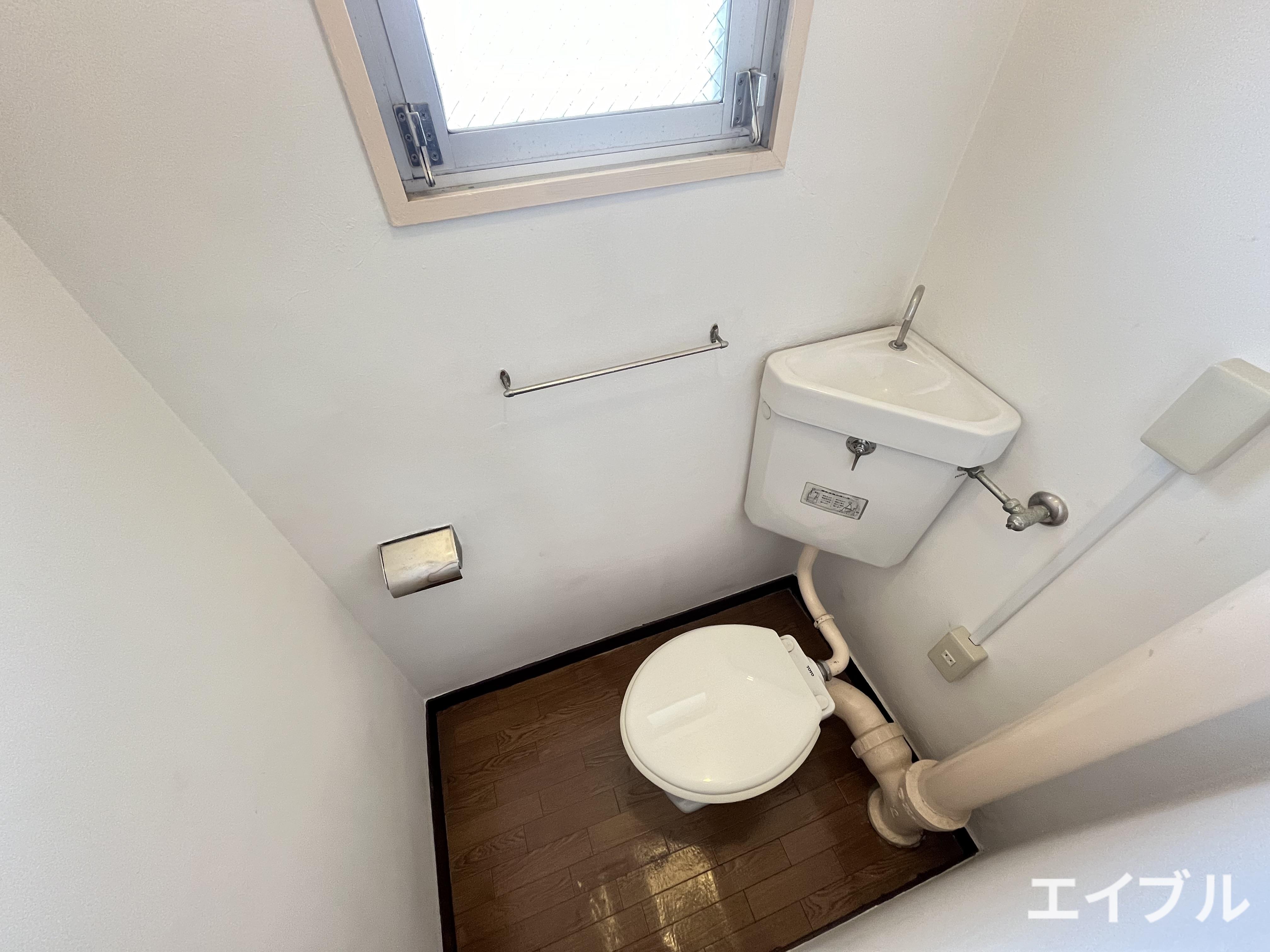 地下鉄七隈線 福大前駅 徒歩25分 6階建 築52年のトイレ写真