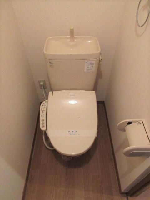 トイレ　写真は別の部屋のものです。