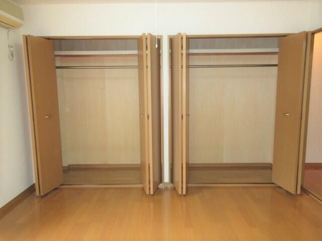 収納　写真は別の部屋のものです。
