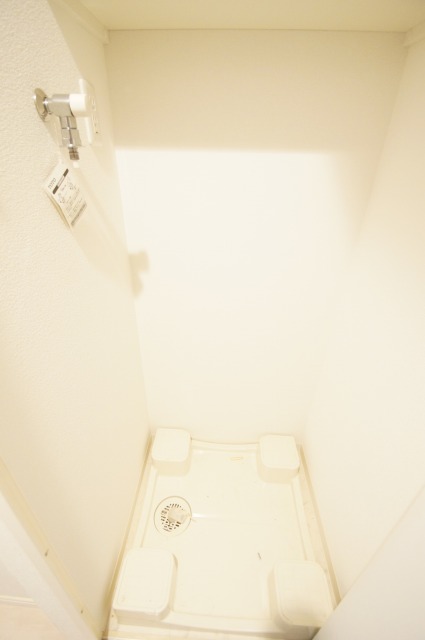 その他設備　防水パン付きの室内洗濯機置場