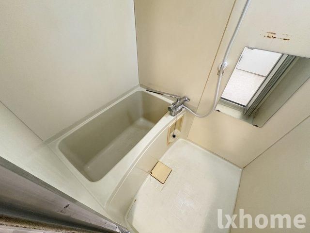 バス・シャワールーム　コンパクトで使いやすいお風呂です