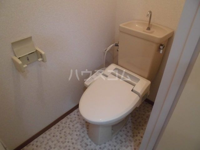 京成本線 青砥駅 徒歩8分 3階建 築38年のトイレ写真