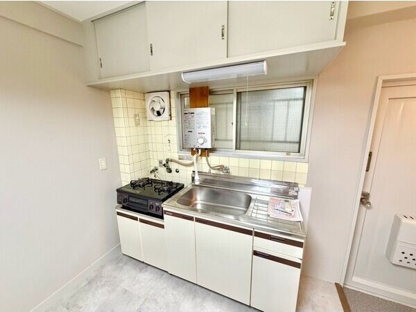 ＪＲ東海道本線 神戸駅 徒歩5分 7階建 築56年のキッチン写真