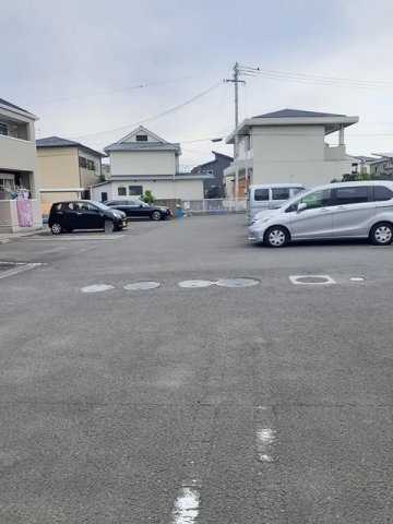 駐車場　駐車場に車を止められます
