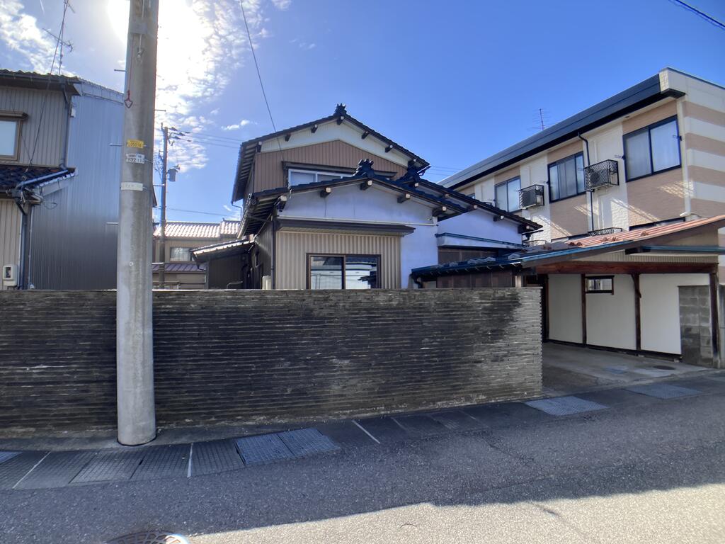 高岡市上北島151-10貸家