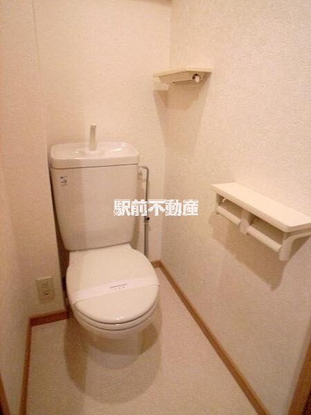トイレ　※同タイプ別号室の写真