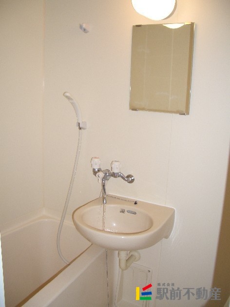 洗面設備　※同タイプ別号室の写真