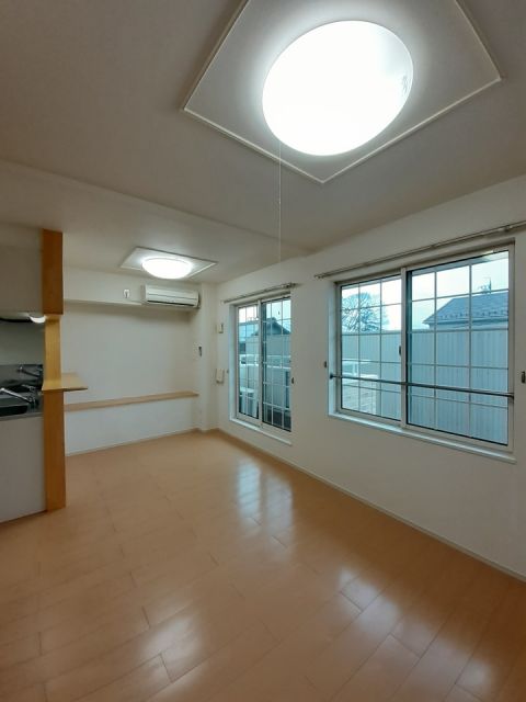 ブリーゼ北の居間写真