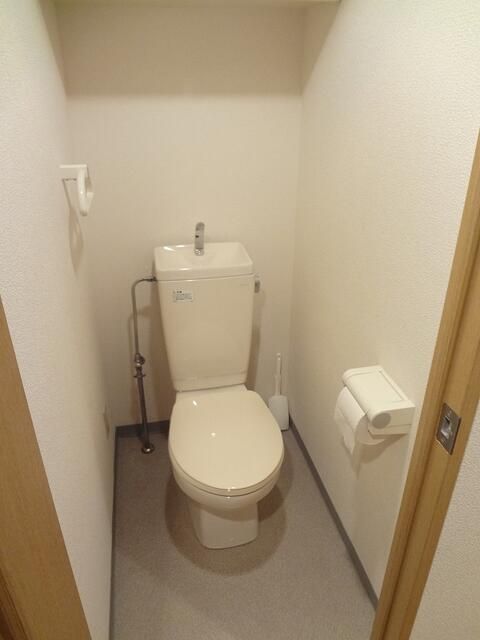 トイレ　※別部屋の参考写真です。