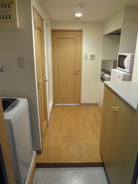 玄関　※別部屋の参考写真です。