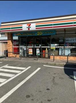 コンビニ　セブンイレブン 高槻体育館前店（コンビニ）まで271m