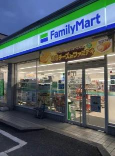 コンビニ　ファミリーマート 高槻芝生住宅前店（コンビニ）まで666m
