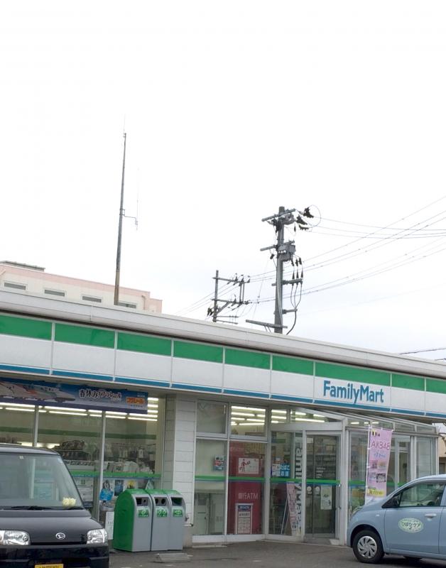コンビニ　ファミリーマート秋田卸町店（コンビニ）まで328m