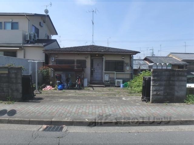 【伊勢川ハイツの建物外観】