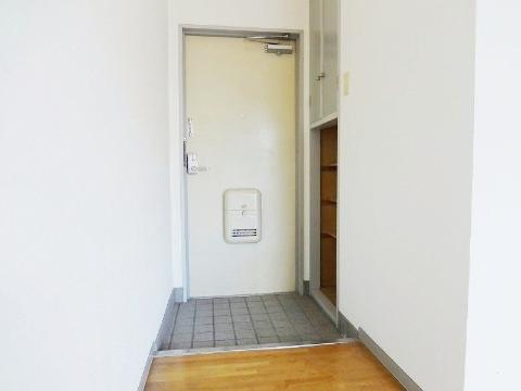 玄関　靴箱あり