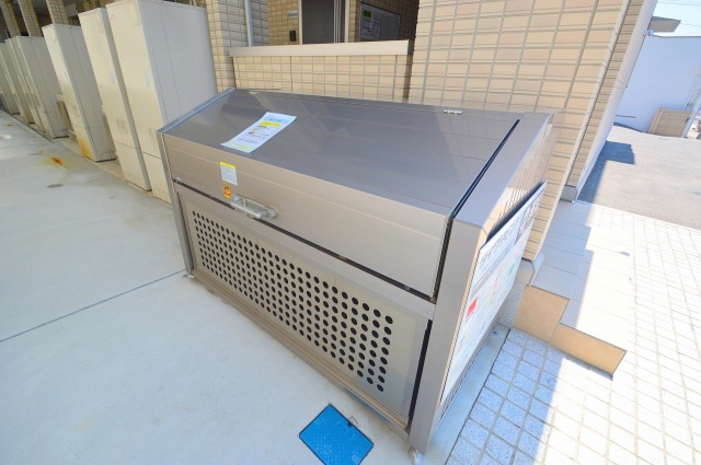 コンビニ　ファミリーマート安芸鶴江店（コンビニ）まで201m