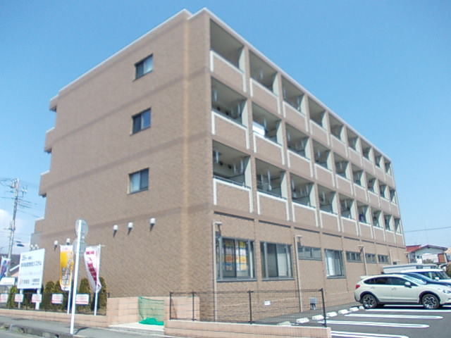 小田原市中曽根のマンションの建物外観