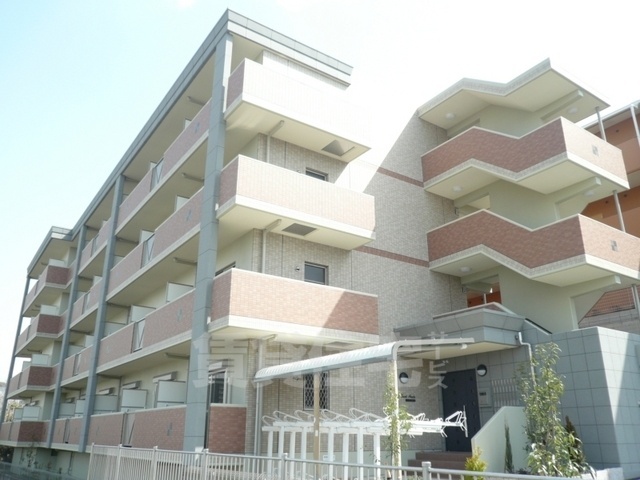 堺市北区東浅香山町のマンションの建物外観