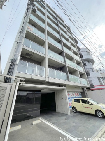 広島市佐伯区楽々園のマンションの建物外観