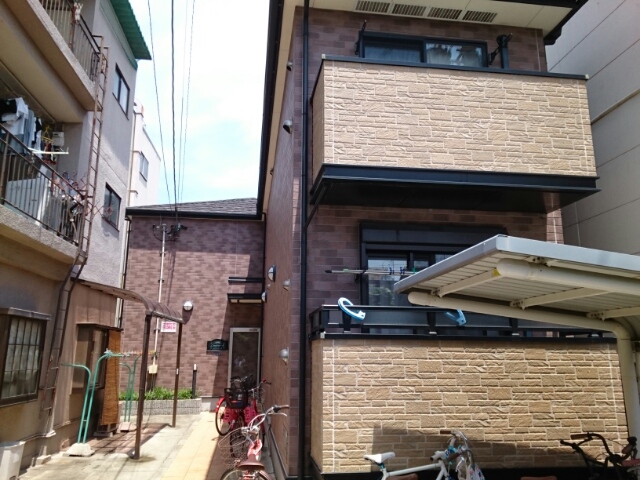 東大阪市寿町のアパートの建物外観