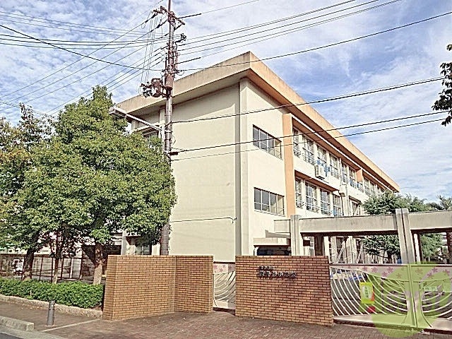 【豊中市柴原町のマンションの小学校】