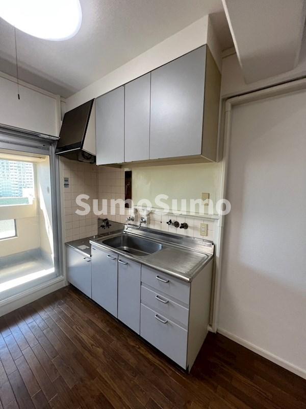 キッチン　コンパクトなキッチンで掃除もラクラク