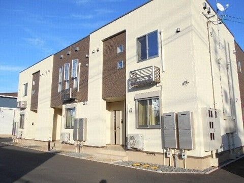 【岡山市北区横井上のアパートの建物外観】