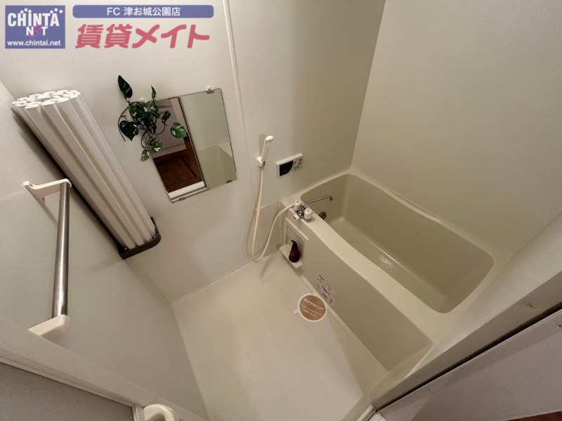 バス・シャワールーム　同建物別部屋写真です