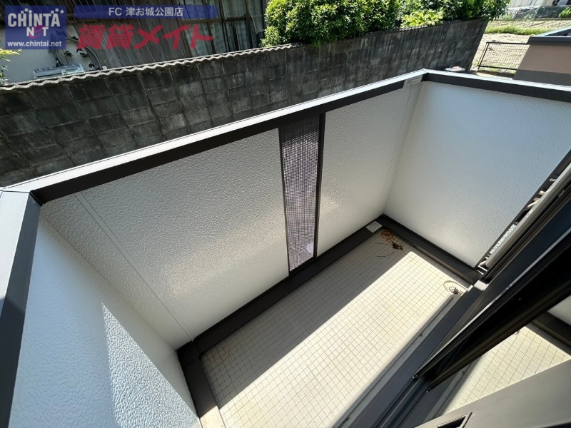 バルコニー　同建物別部屋写真です
