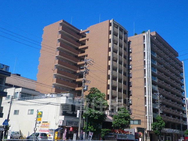 【名古屋市中区新栄のマンションの建物外観】