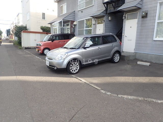 【カルム新川の駐車場】