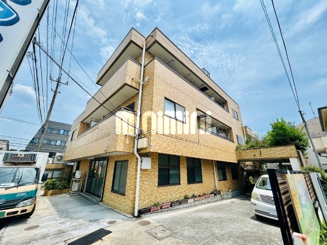 建物外観　タイル張りマンション。