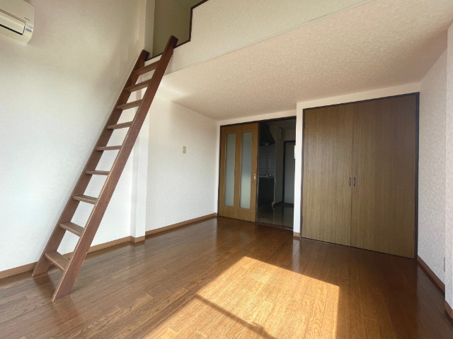 居室・リビング　２面採光の明るいお部屋です。