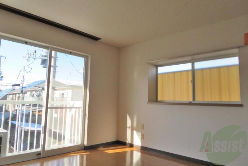 その他部屋・スペース　お部屋２面採光で、光がたくさん入ってきますね。