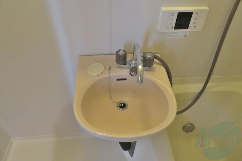 洗面設備　コンパクト洗面でお掃除もしやすいですね。