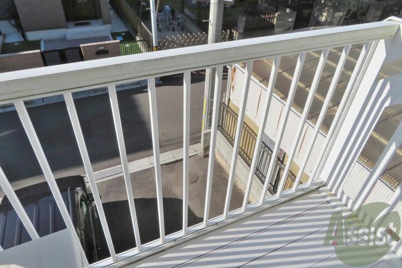 バルコニー　しっかり洗濯物も干せそうですね。