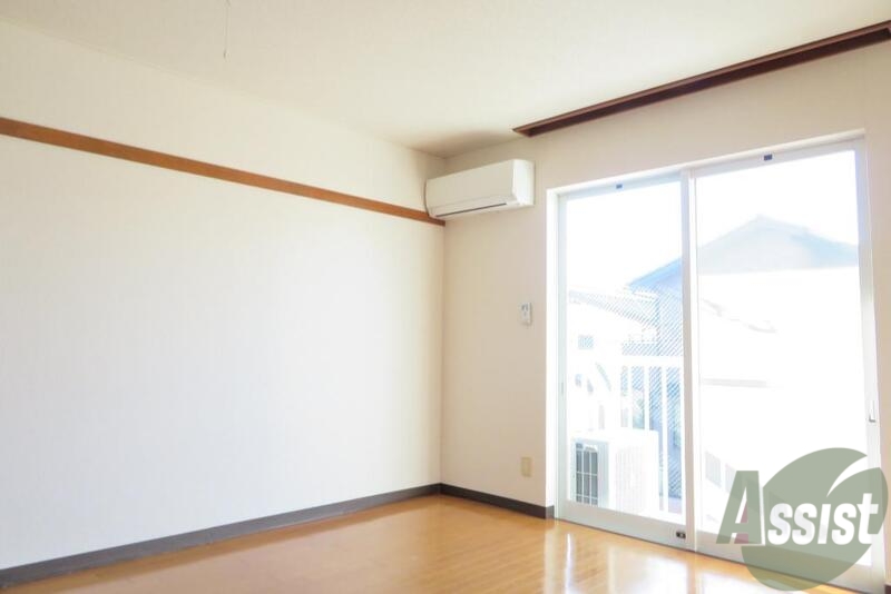 居室・リビング　広い１Ｋ、部屋明るいですね。